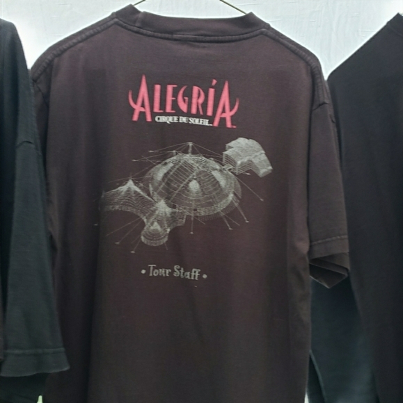 👨‍👧‍👧🎁Cirque Du Soleil Allegria Tour Staff T shirt - Picture 1 of 3